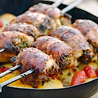 Punjeni pileći ražnjići u slanini - 69